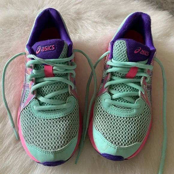 New ASICS - Picture 4 of 4